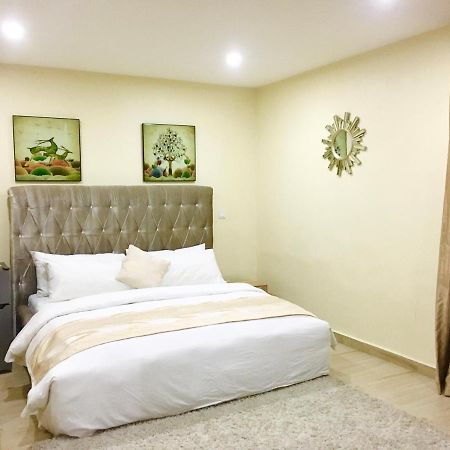 Alexia'S Place Hotel Lagos Ngoại thất bức ảnh