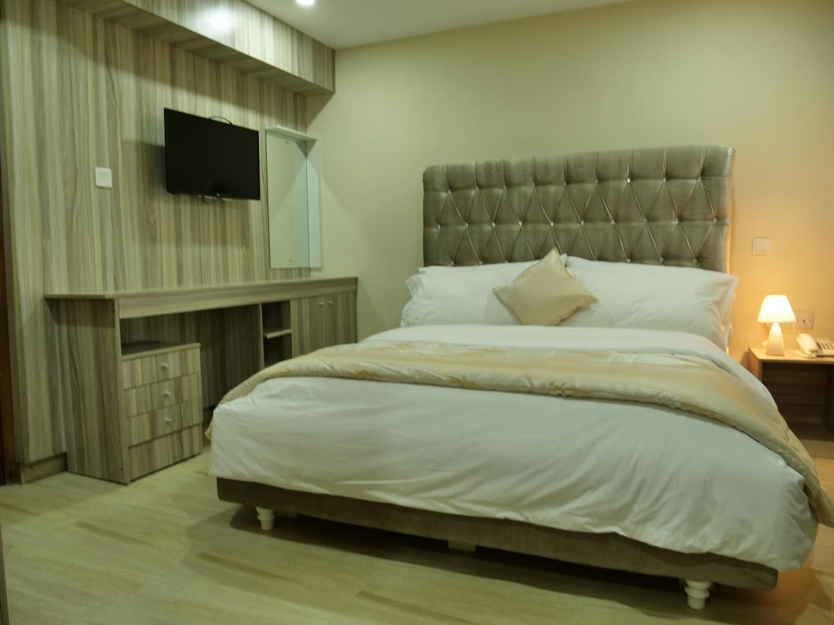 Alexia'S Place Hotel Lagos Ngoại thất bức ảnh