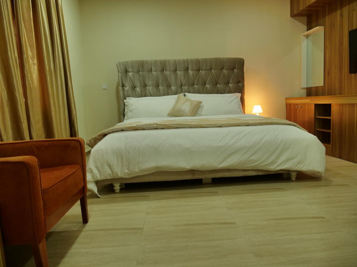 Alexia'S Place Hotel Lagos Ngoại thất bức ảnh