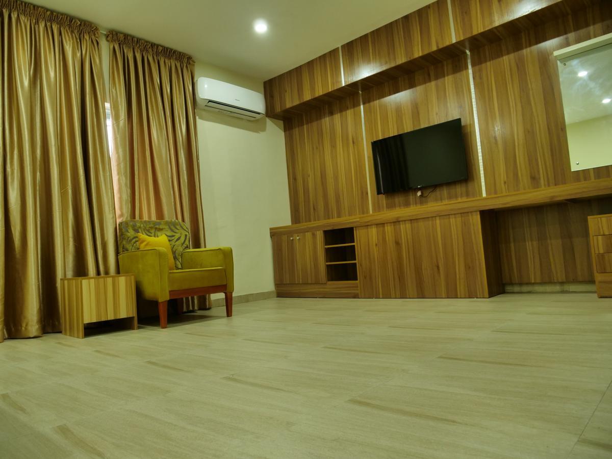 Alexia'S Place Hotel Lagos Ngoại thất bức ảnh