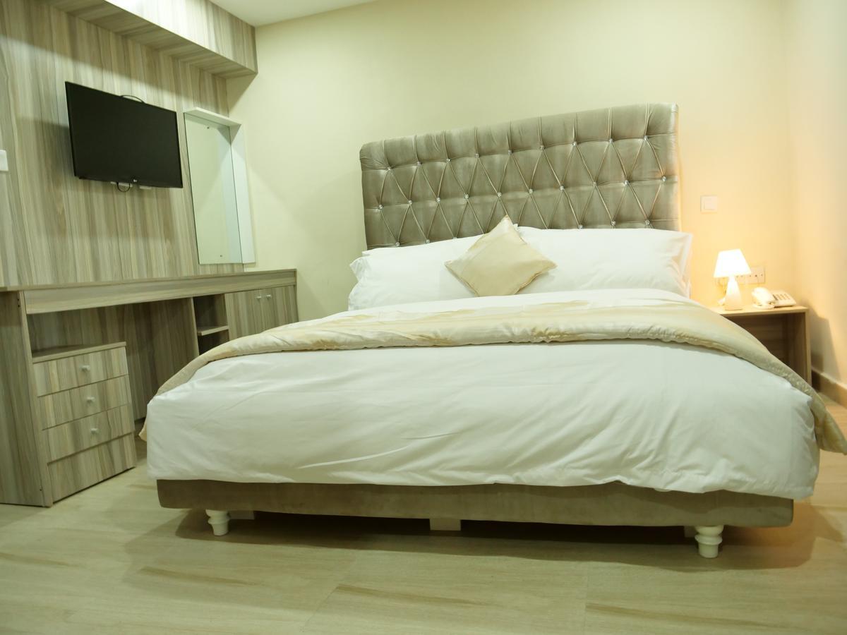 Alexia'S Place Hotel Lagos Ngoại thất bức ảnh