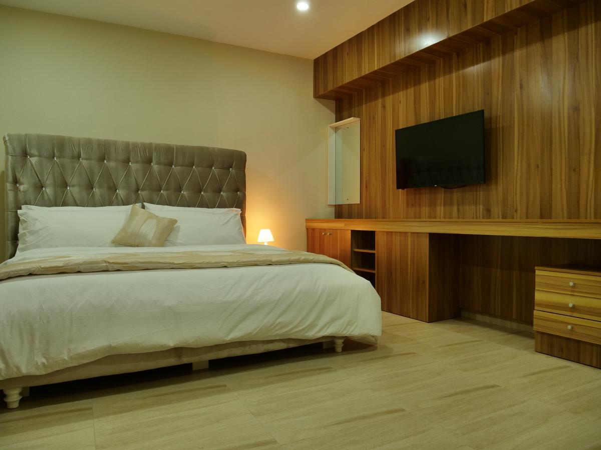 Alexia'S Place Hotel Lagos Ngoại thất bức ảnh