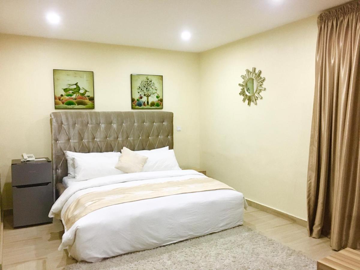 Alexia'S Place Hotel Lagos Ngoại thất bức ảnh