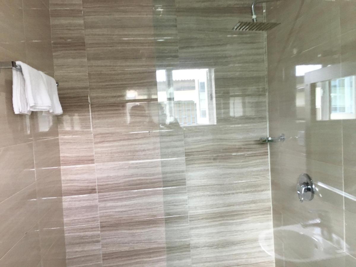 Alexia'S Place Hotel Lagos Ngoại thất bức ảnh