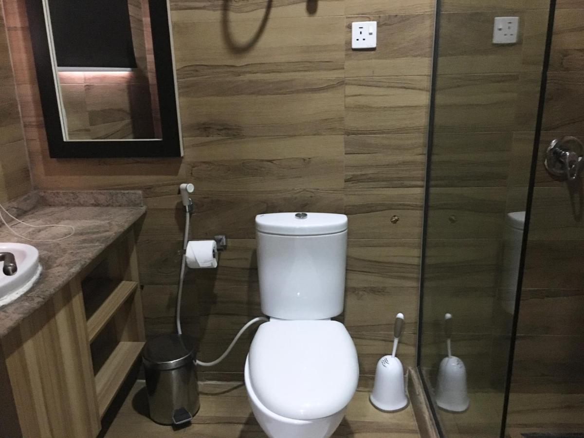 Alexia'S Place Hotel Lagos Ngoại thất bức ảnh